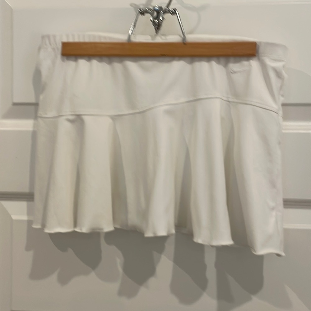 Nike athletic unlined skirt